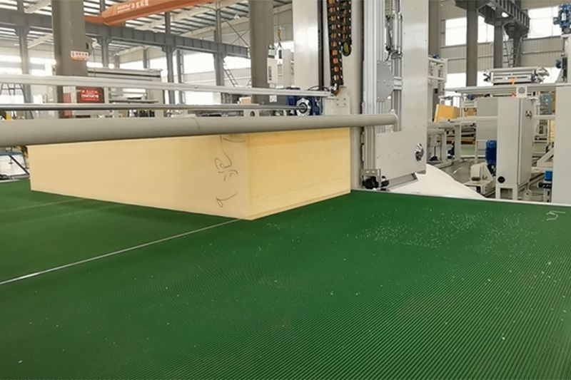 Станок для горизонтальной резки поролона на листы, CNCHK-QP